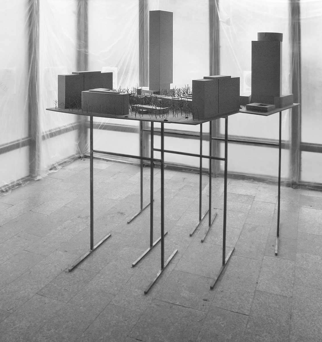 zdjecie pracowni architektonicznej, model architektoniczny, makieta projektu architektonicznego twórcza twarda, dom kultury - Karol Żurawski